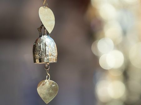 ১. ঘন্টা: