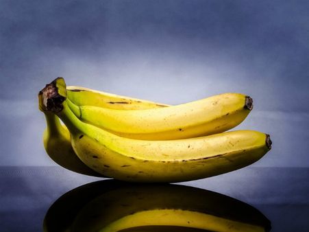 ২. কলার খোসা: