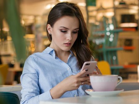 ৩. কতক্ষণ অন্তর অন্তর ফোন চেক করেন?