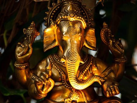 ৩. সব দেবতাকেই কি দুর্বা ঘাস দেওয়া যায়? 