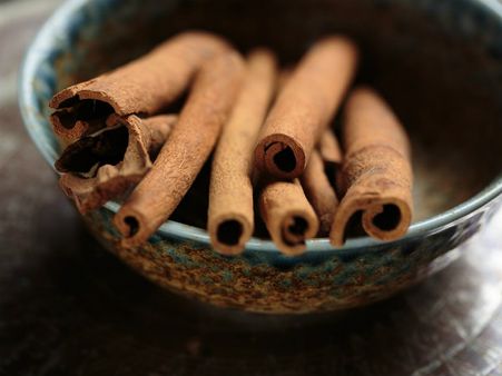 ৩. দারচিনি এবং মধু: ৩. দারচিনি এবং মধু: