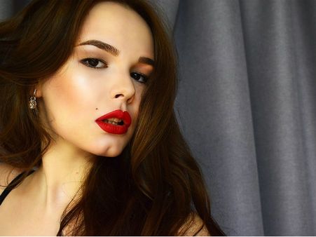 ৩. অতি বেগুনি রশ্মির ক্ষতিকারক প্রভাব থেকে বাঁচায়: