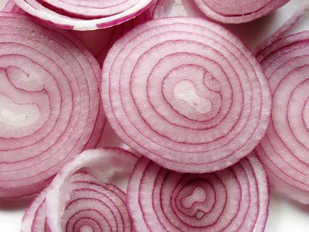 ৪. কালো ছোপ ছোপ দাগ মেটায়: