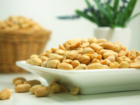 ৪. বাদাম: