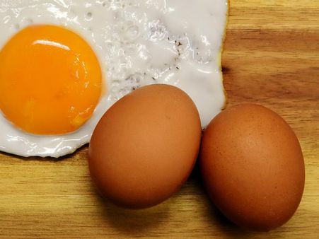 ৫. ডিমের সাদা অংশ এবং লেবু: