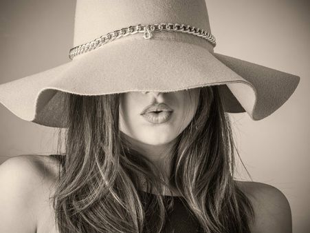 ৫. ত্বকের বয়স কমে: