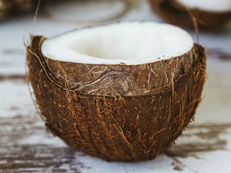 ৫. মেকআপ রিমুভার হিসেবে কাজে লাগাতে পারেন: