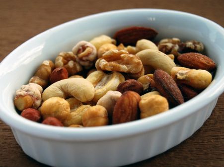 ৬. বাদাম: