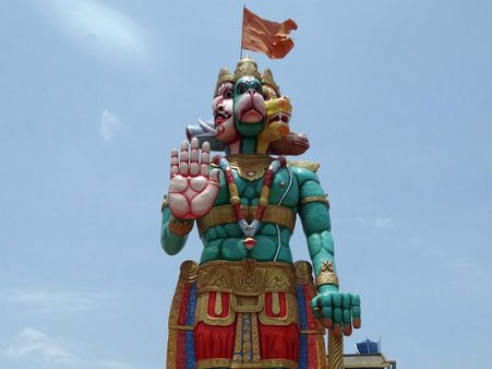 ৬. শোয়ার ঘরে হনুমান জি-এর ছবি রাখবেন না: