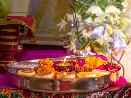 ৬. গঙ্গা জল কেমন পাত্রে রাখা উচিত জানা আছে? 