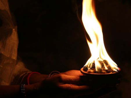 ২. প্রতিদিন পুজো করতে হবে: