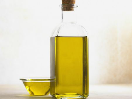 ৮. বেবি অয়েল: