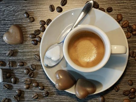 ৮. বিকালের পর কফি খাওয়া চলবে না: