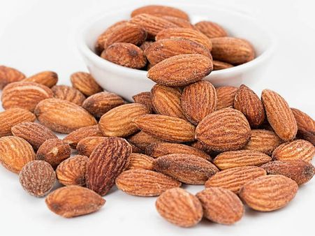 ৮. বাদাম: