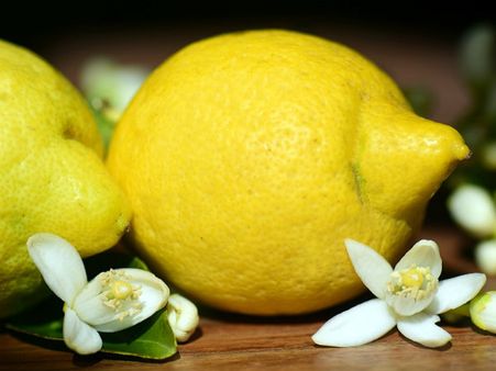 ৭. চুলের সৌন্দর্য বাড়ায়: