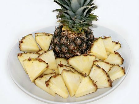 ৫. ত্বকের অন্দরে জলের ঘাটতি দূর করে: