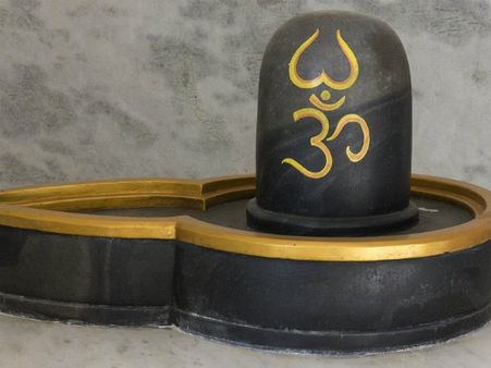 ১. স্বপ্নে শিব লিঙ্গ দেখার অর্থ: