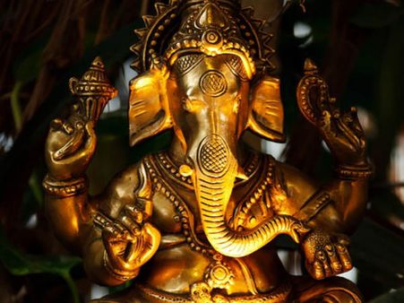 ১. তামার ঠাকুরের মূর্তি: