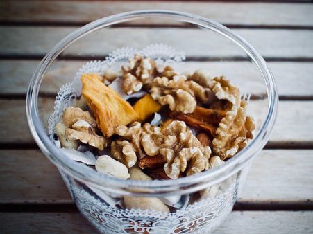 ১১. বাদাম: