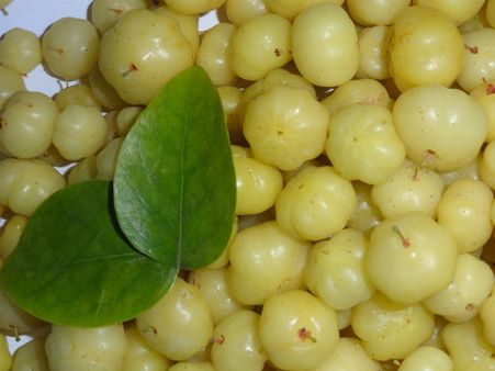 ২. ত্বকের বয়স কমে: