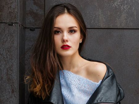 ২. ত্বকের বয়স কমে: