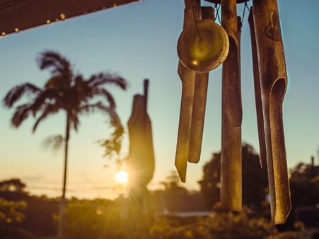 ২. উইন্ড চিমসের ব্যবহার মাস্ট! 