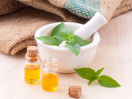 ২. ব্রণর প্রকোপ কমে: