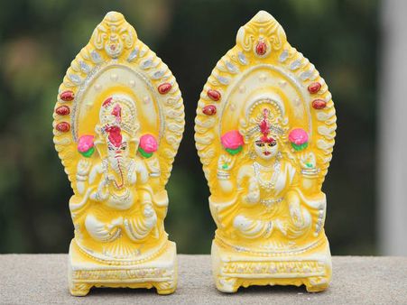 ২. মা লক্ষ্মী: