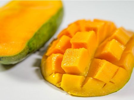 ২. ত্বককে তরতাজা করে তোলে: