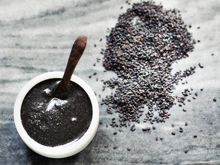 ৩. কালো তিল: