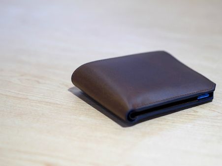 ৩. নষ্ট হয় যাওয়া মানি ব্যাগ: