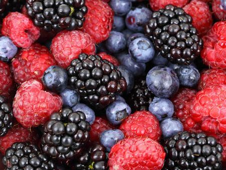 ৩. ত্বকের অন্দরে পুষ্টির ঘাটতি দূর করে: