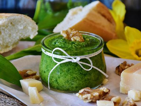 ৩. ব্ল্যাকহেডসকে দূর করে: