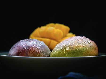 ৩. ত্বকের অন্দরে প্রদাহ কমায়: