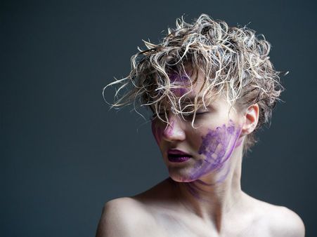 ৪. ত্বককে উজ্জ্বল এবং প্রাণবন্ত করে তুলতে: ৪. ত্বককে উজ্জ্বল এবং প্রাণবন্ত করে তুলতে: