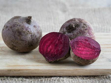 ৪. মৃত ত্বকের স্থর সরিয়ে ফেলে: