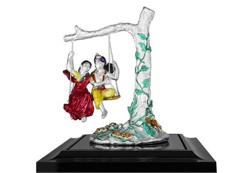 ৪. ভাঙা কৃষ্ণের মূর্তি: