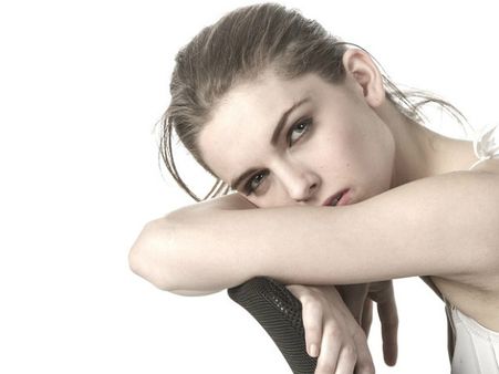 ৪. ত্বকের বয়স কমায়: