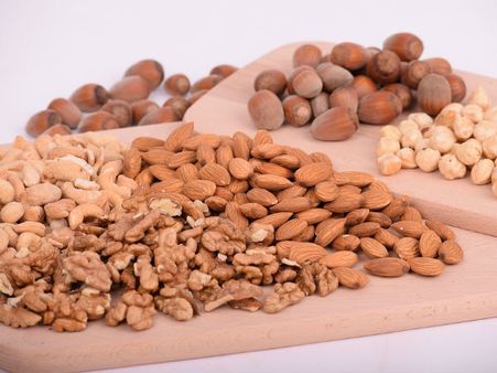 ৪. বাদাম: