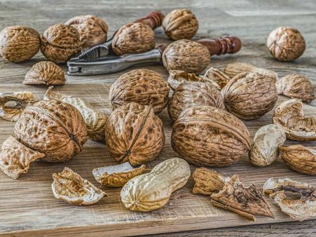 ৪. আখরোট: