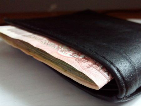 ৫. ভাঁজ খেয়ে যাওয়া টাকা: