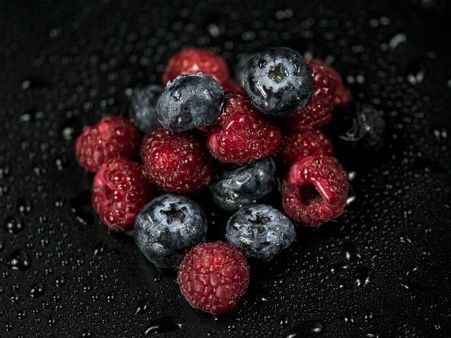 ৫. অসময়েই চুল পেকে যাওয়ার আশঙ্কা কমে: