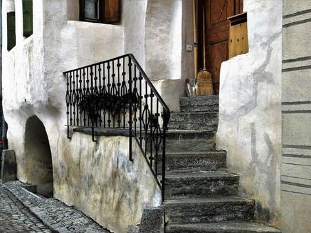 ৫. সিঁড়ির সংখ্যা: