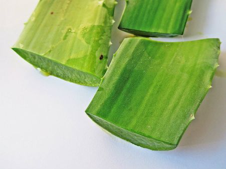 ৬. অ্যালো ভেরা এবং লেবুর ফেস মাস্ক: