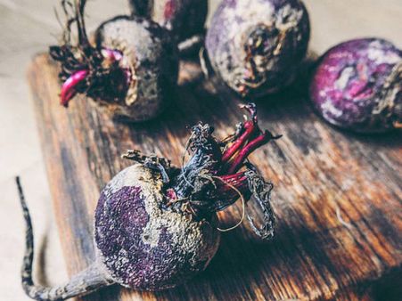 ৬. ফর্সা ত্বক পেতে সাহায্য করবে: