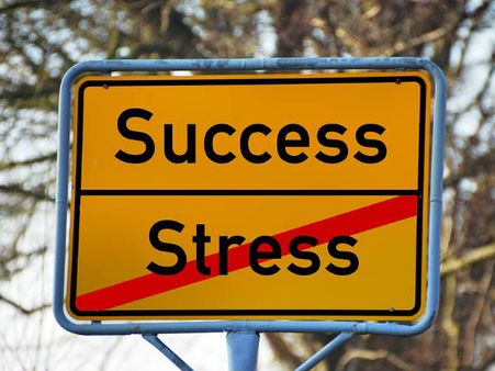 ৬. কর্মক্ষেত্রে উন্নতি লাভ করতে: