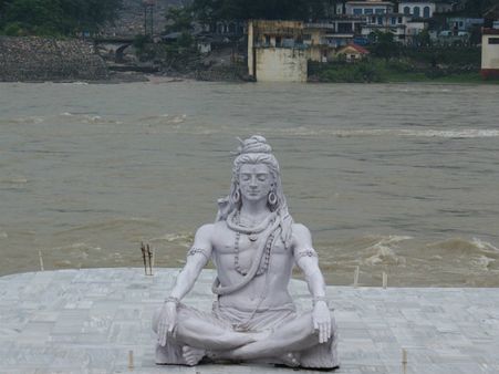 ৬. শিবের মাথায় থাকা চাঁদ: