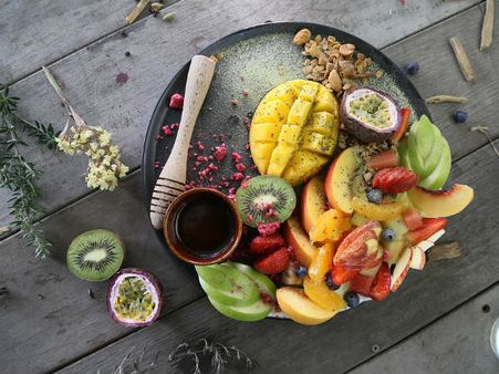 ৬. সবজি এবং ফল খেতে হবে: