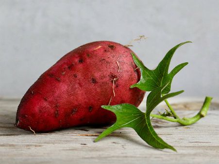 ৭. রাঙা আলু: