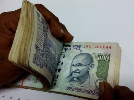 ৮. তর্জনীতে আঁচিল: